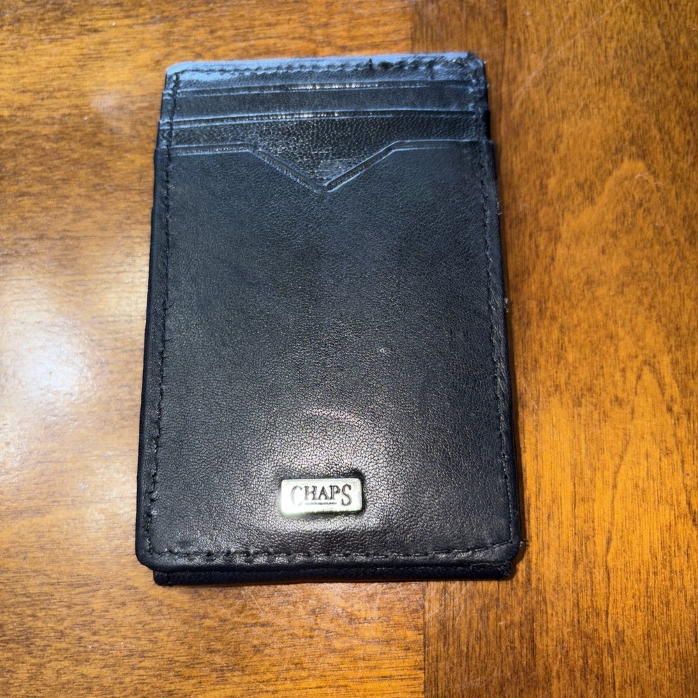 Chaps Men's Small Wallet Magnetic Closure